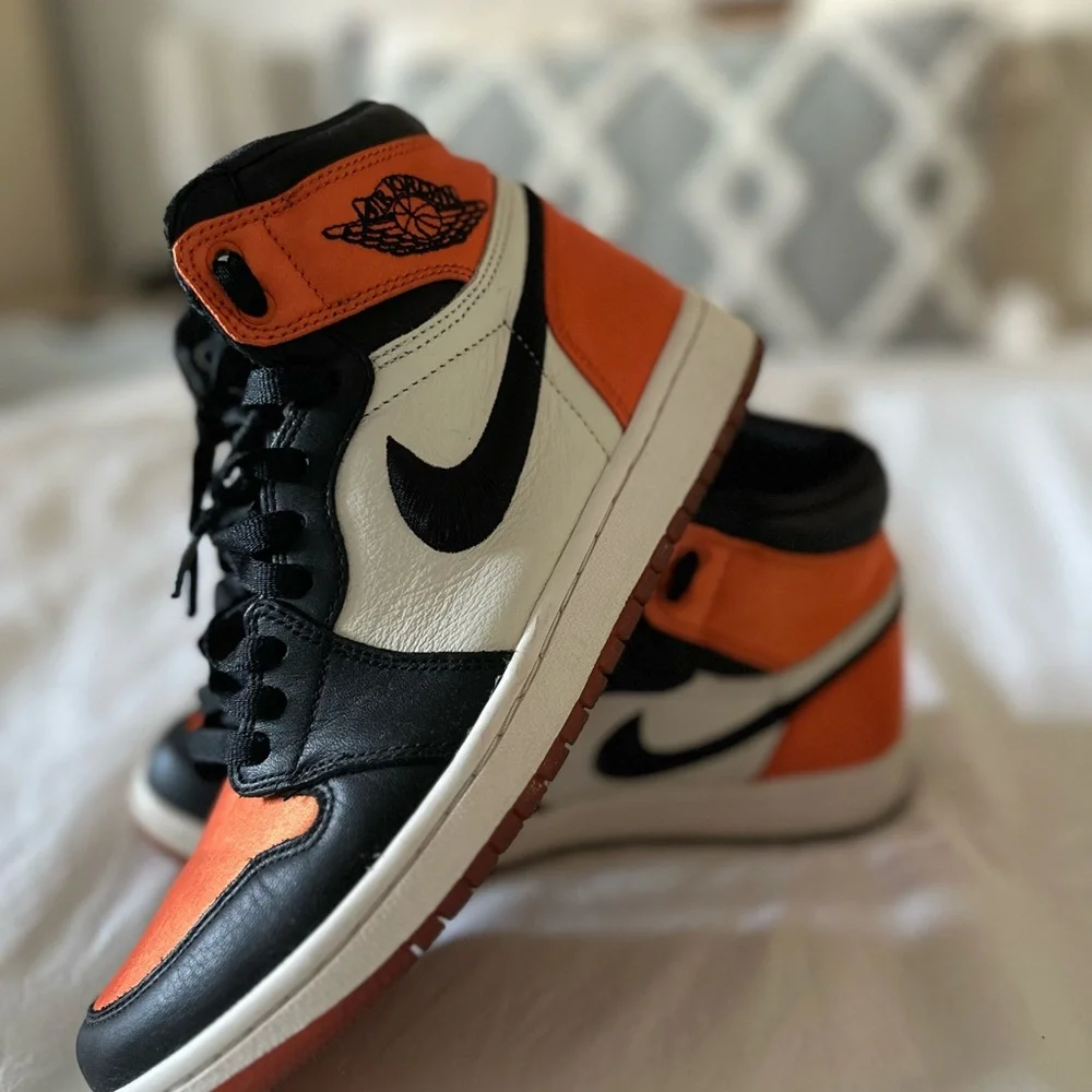 Jordan 1 Satin Shatterboard sneakers